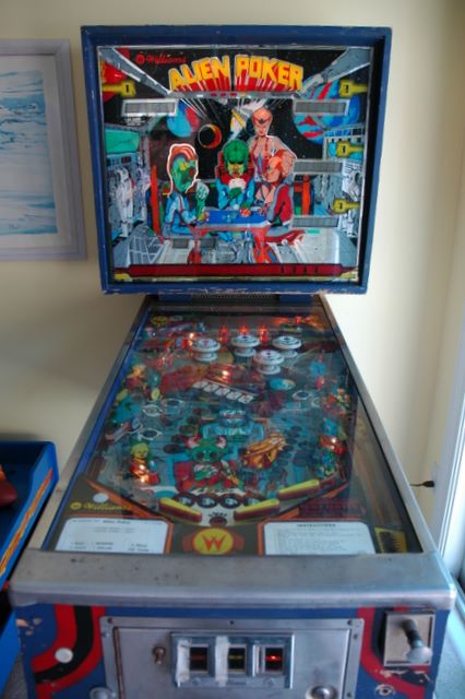 Williams Alien Poker Pinball Machine